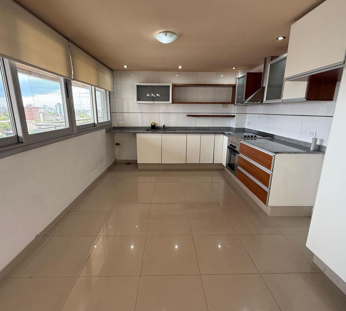 Foto de Venta amplio semi piso 3 ambientes con cochera Quilmes Centro, imagen 5