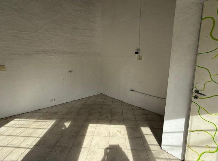 ALQUILER LOCAL COMERCIAL EN ESQUINA SAAVEDRA 5