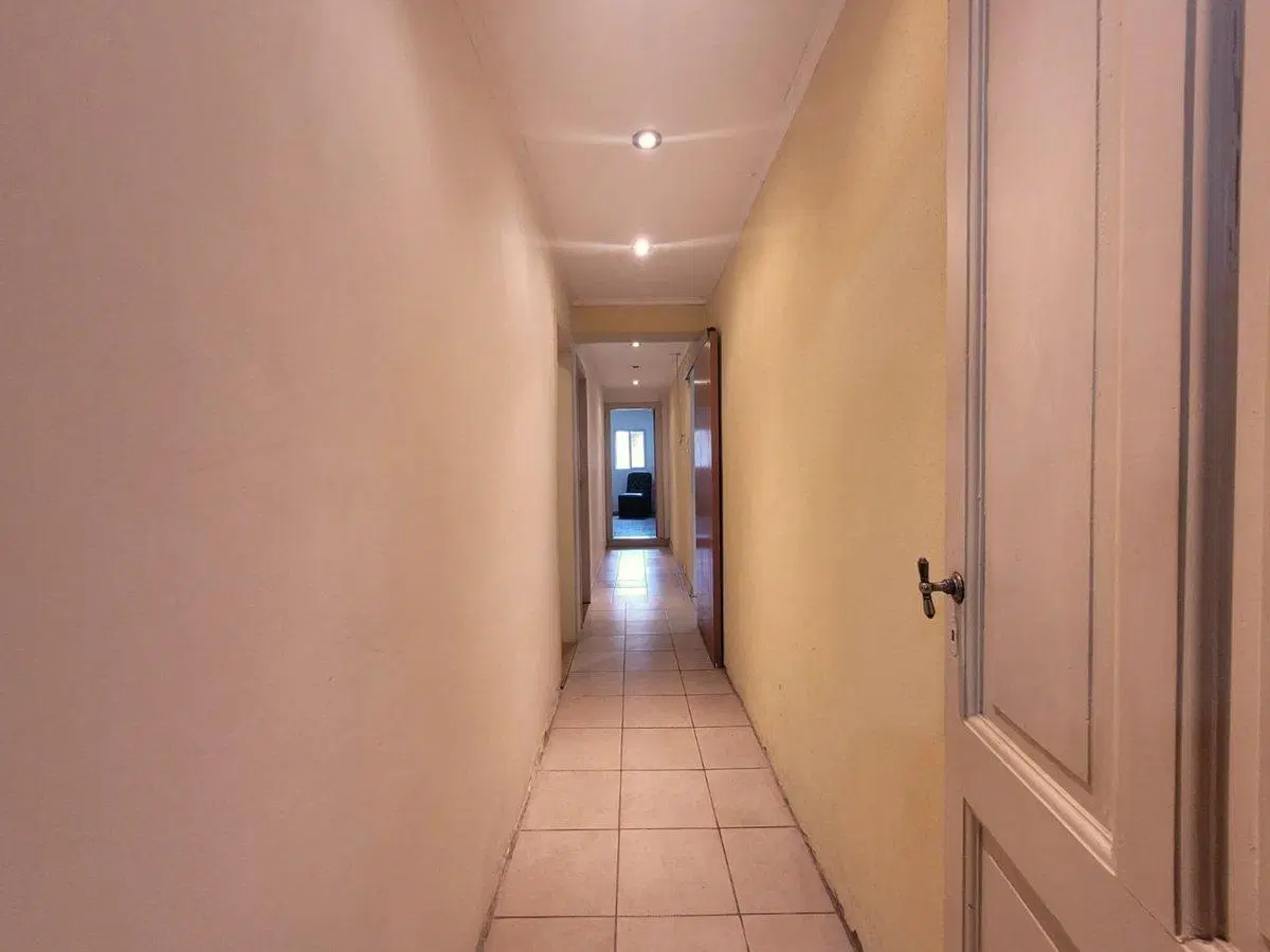 CASA EN VENTA TRES DORMITORIOS EN TEMPERLEY 4