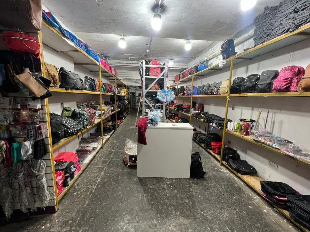 LOCAL EN VENTA EN BALVANERA - 200 METROS 2