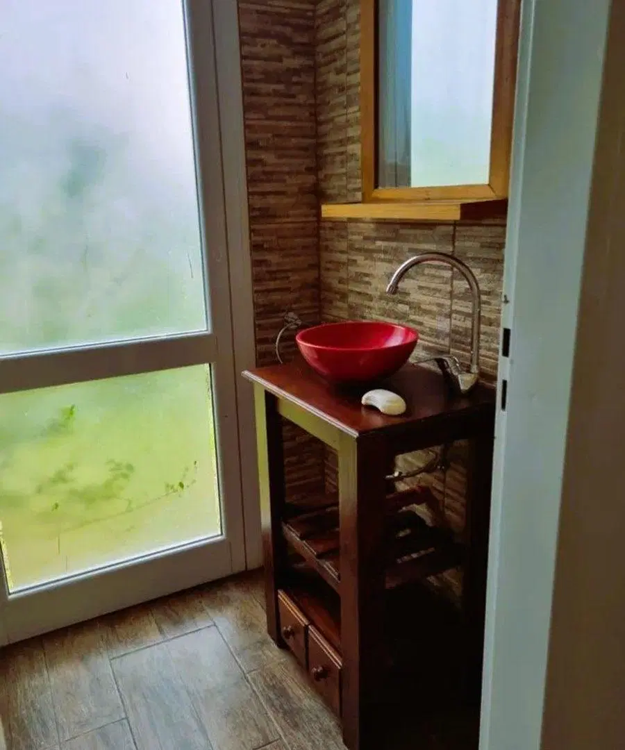 VENTA CASA 4 AMBIENTES PILAR DEL ESTE, PILETA 4