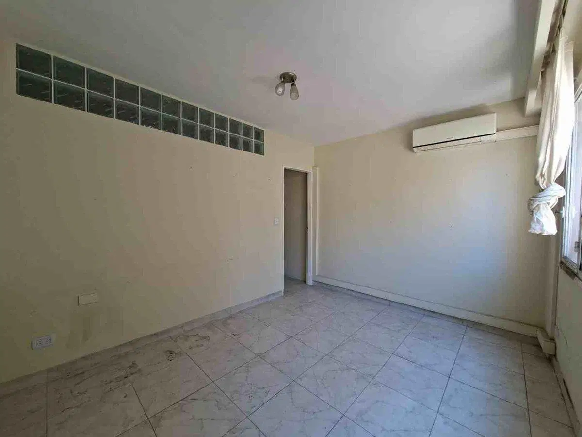 VENTA OFICINA 2 AMB. CON BAÑO Y BAULERA TRIBUNALES 2
