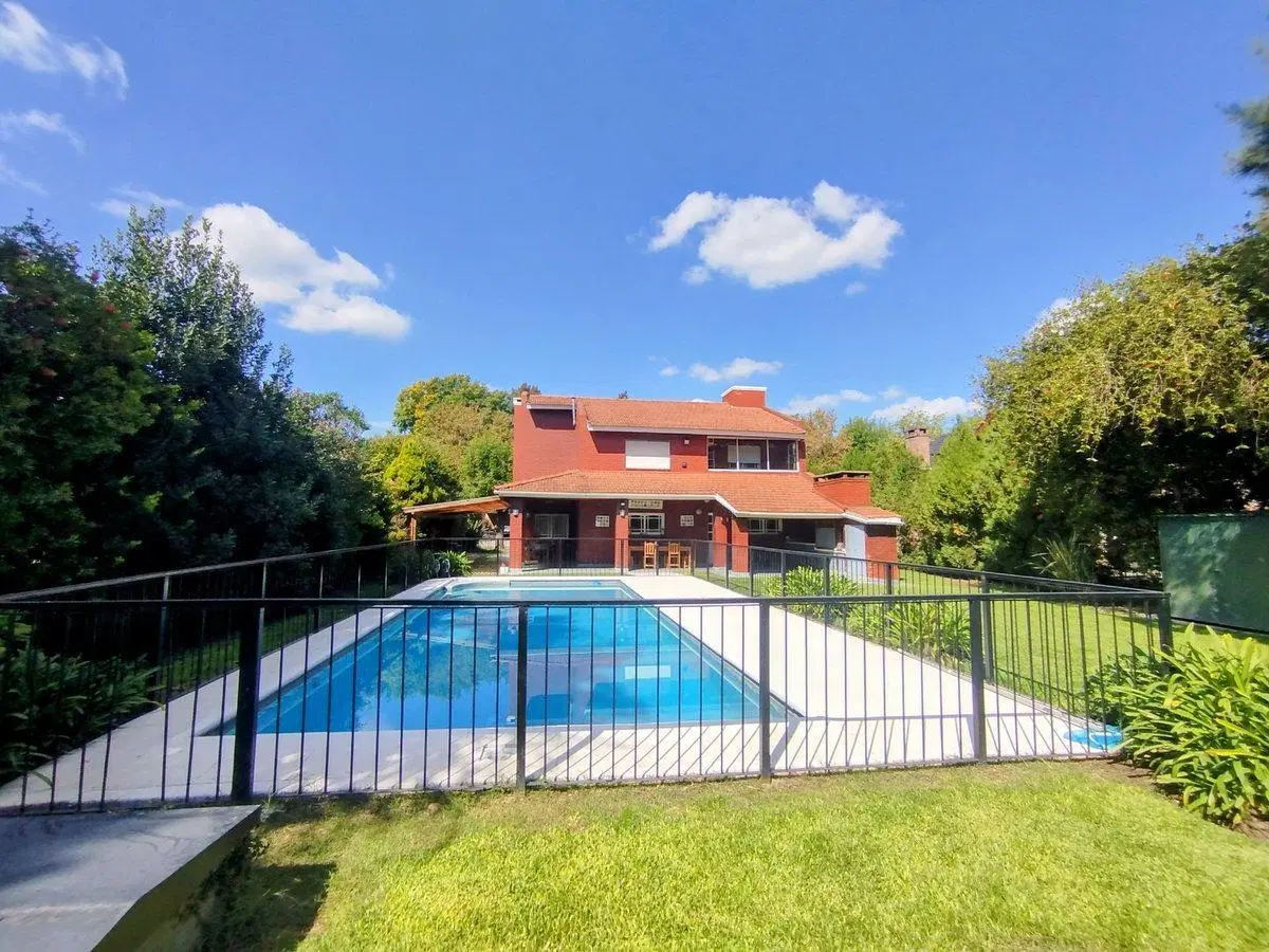 CASA EN VENTA CLUB DE CAMPO PILAR DEL LAGO 5 DORM. 4