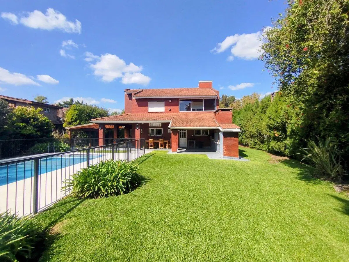 CASA EN VENTA CLUB DE CAMPO PILAR DEL LAGO 5 DORM. 2