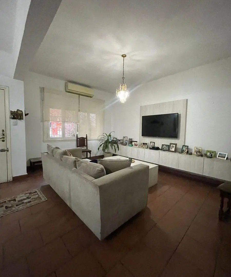 VENTA CASA LUGANO 4 AMB  LOTE PROPIO 8,66 X 37 MTS 4