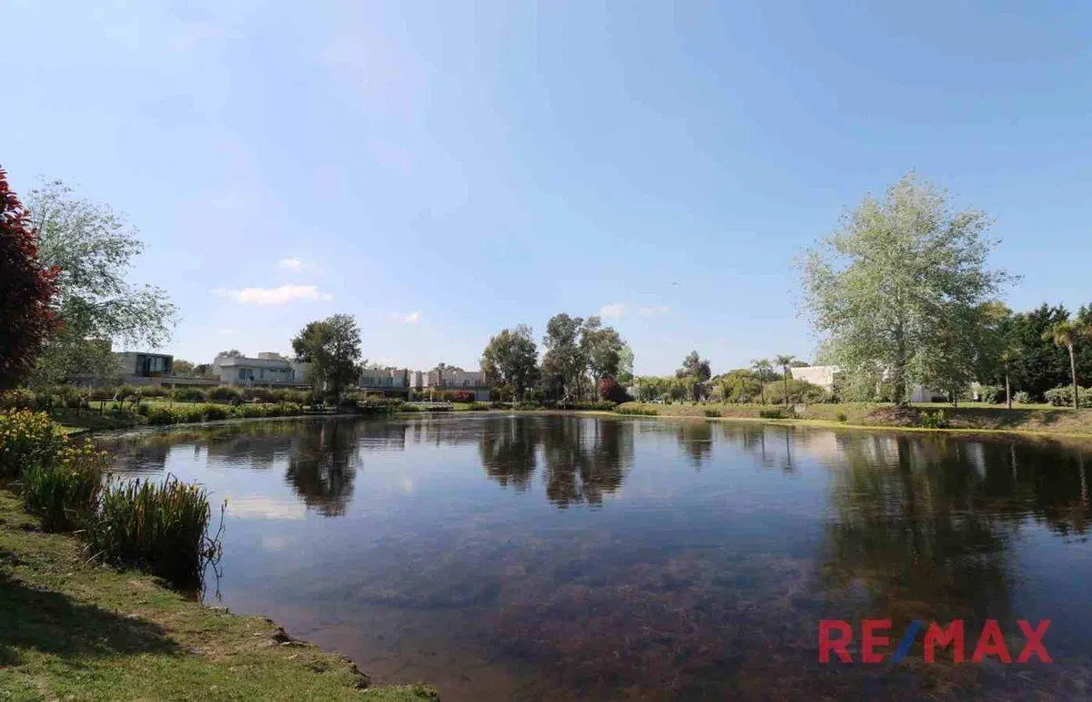 Venta Lote Terralagos, barrio House fondo a lago. 5