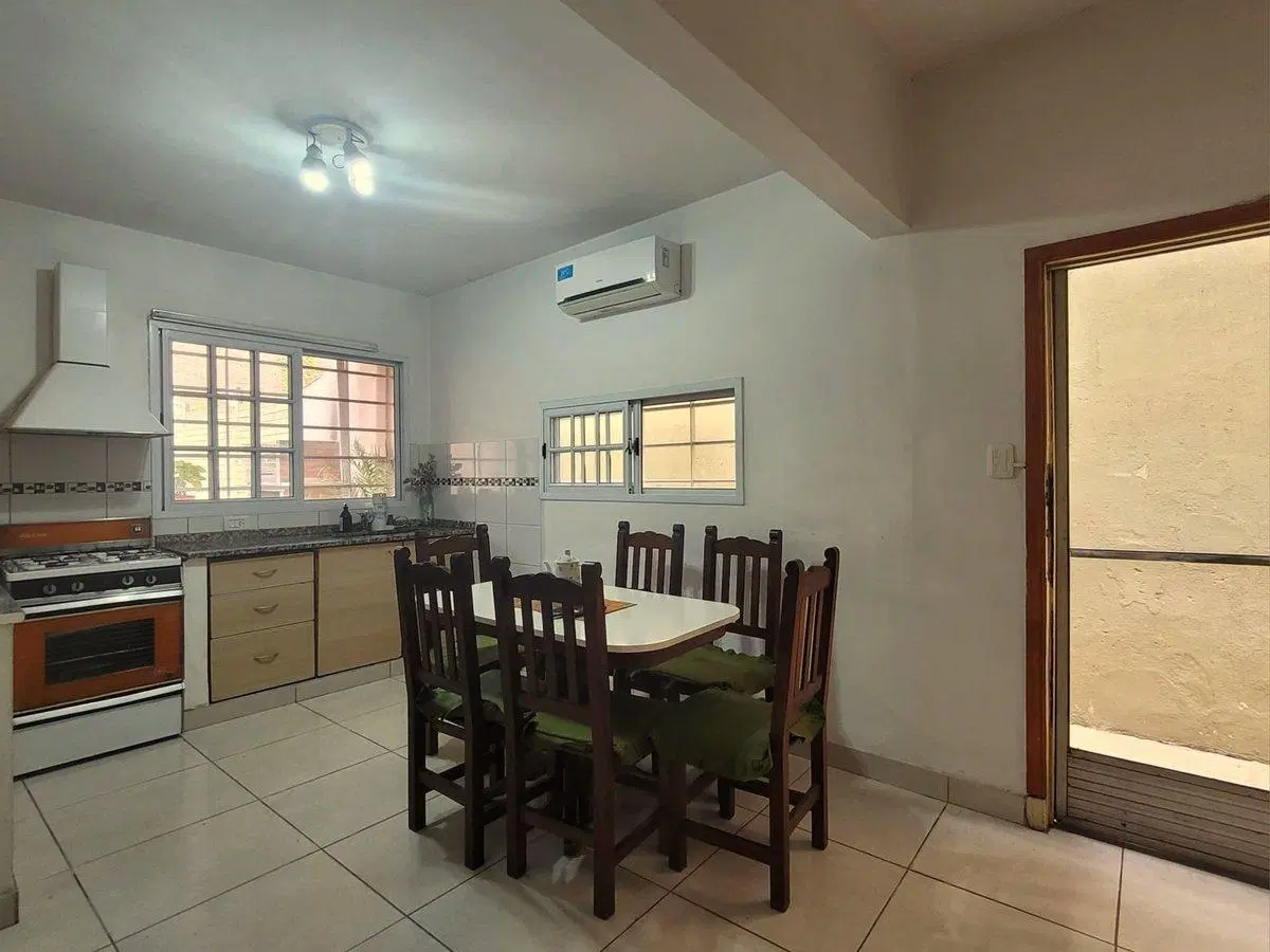 CASA EN VENTA TRES DORMITORIOS EN TEMPERLEY 5