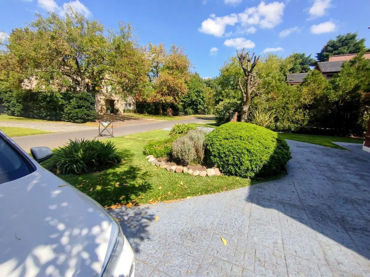 CASA EN VENTA CLUB DE CAMPO PILAR DEL LAGO 5 DORM. 4
