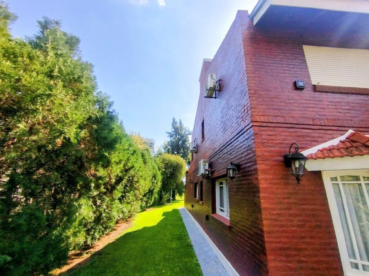CASA EN VENTA CLUB DE CAMPO PILAR DEL LAGO 5 DORM. 3
