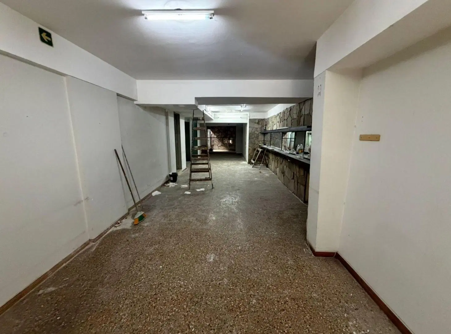 VENTA LOCAL EN FLORES 3