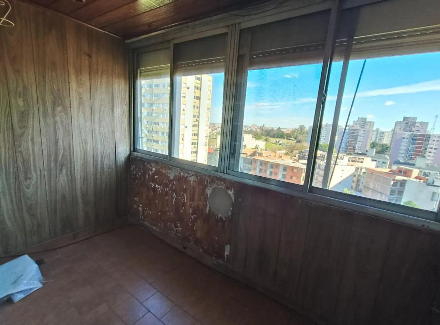Tres ambientes C/ch piso alto 4