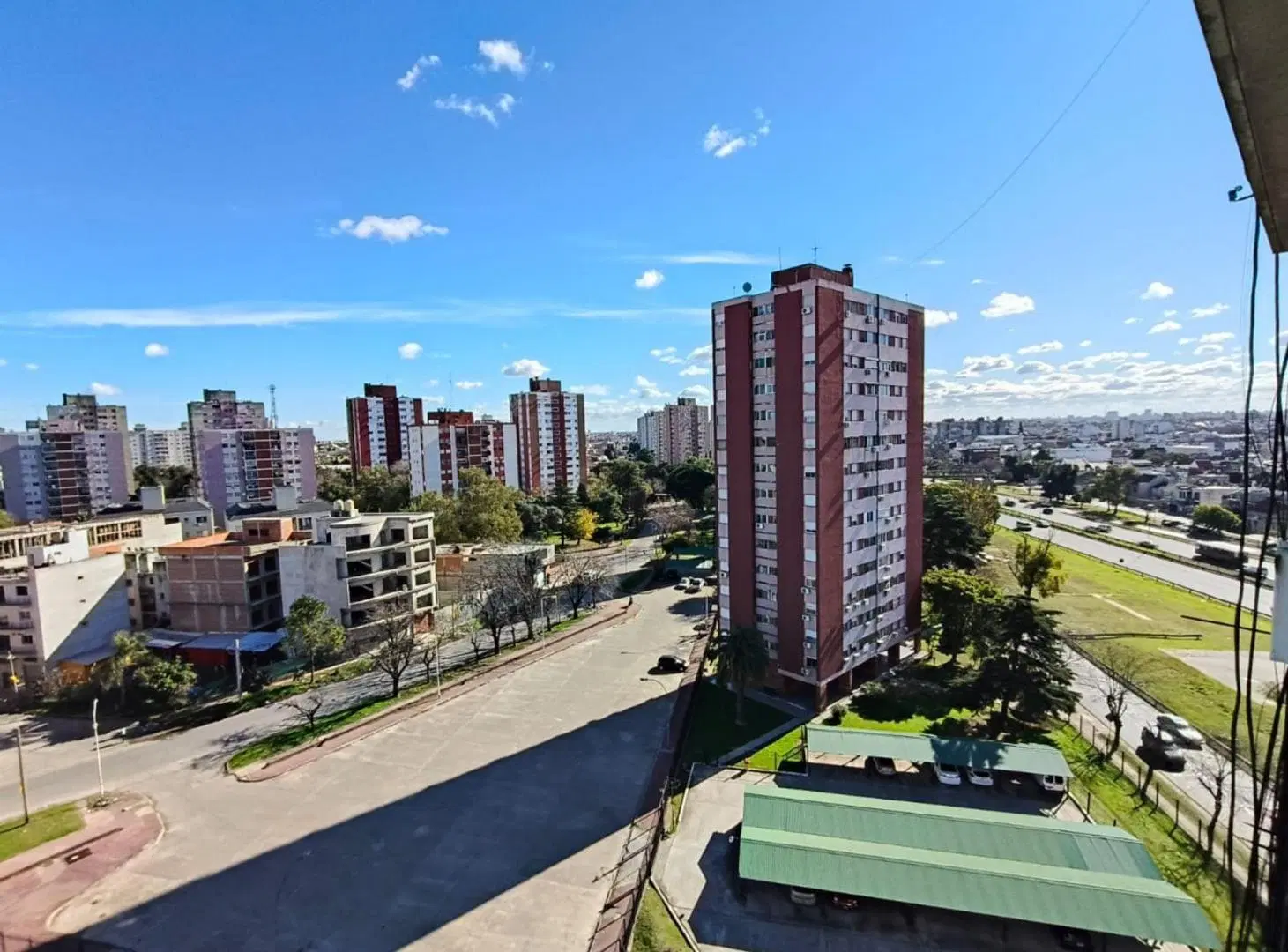 Tres ambientes C/ch piso alto 8