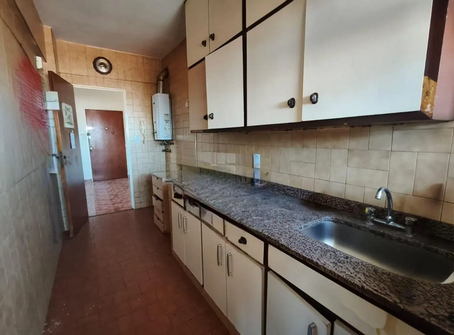 Tres ambientes C/ch piso alto 5