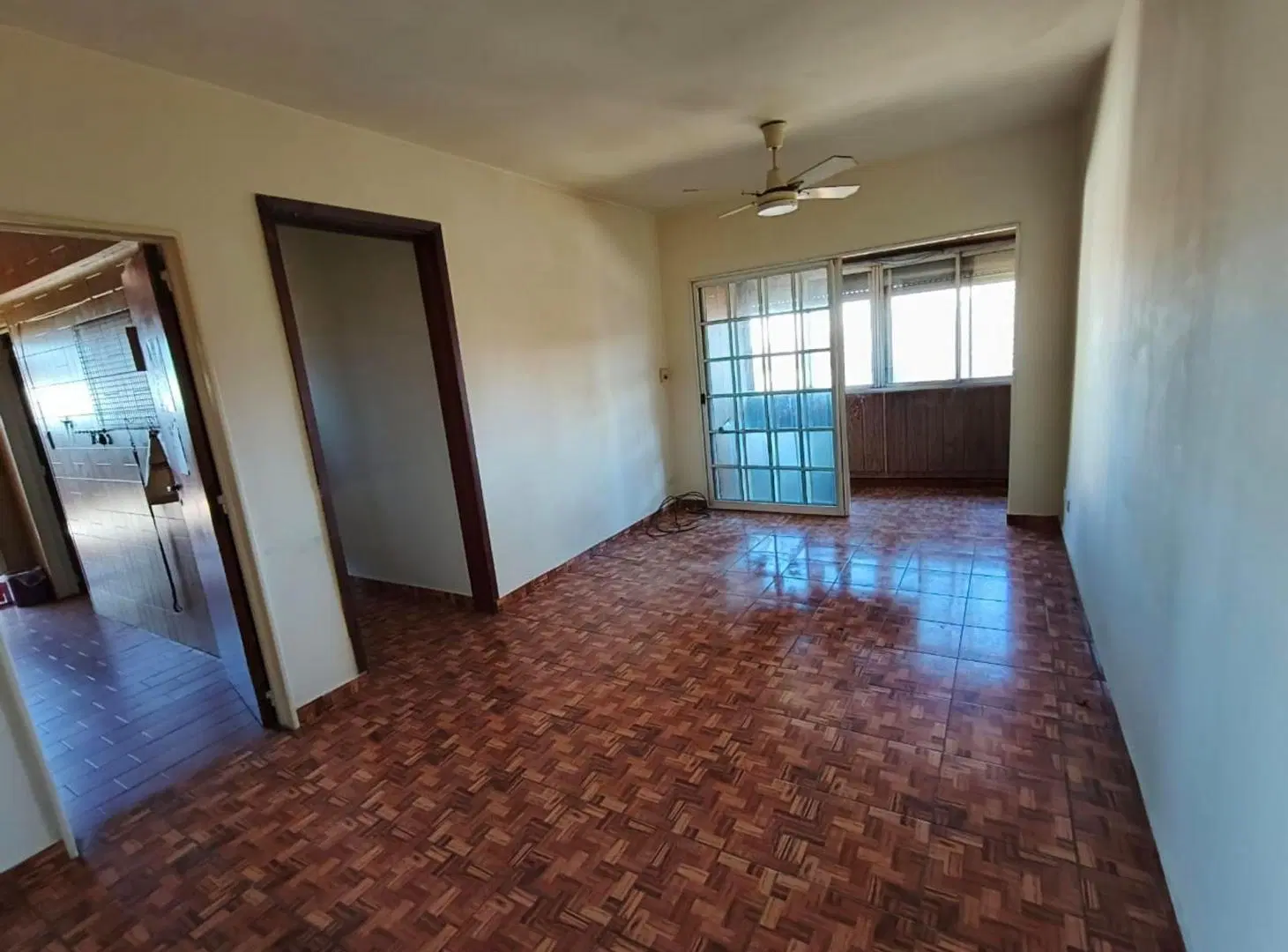 Tres ambientes C/ch piso alto 2