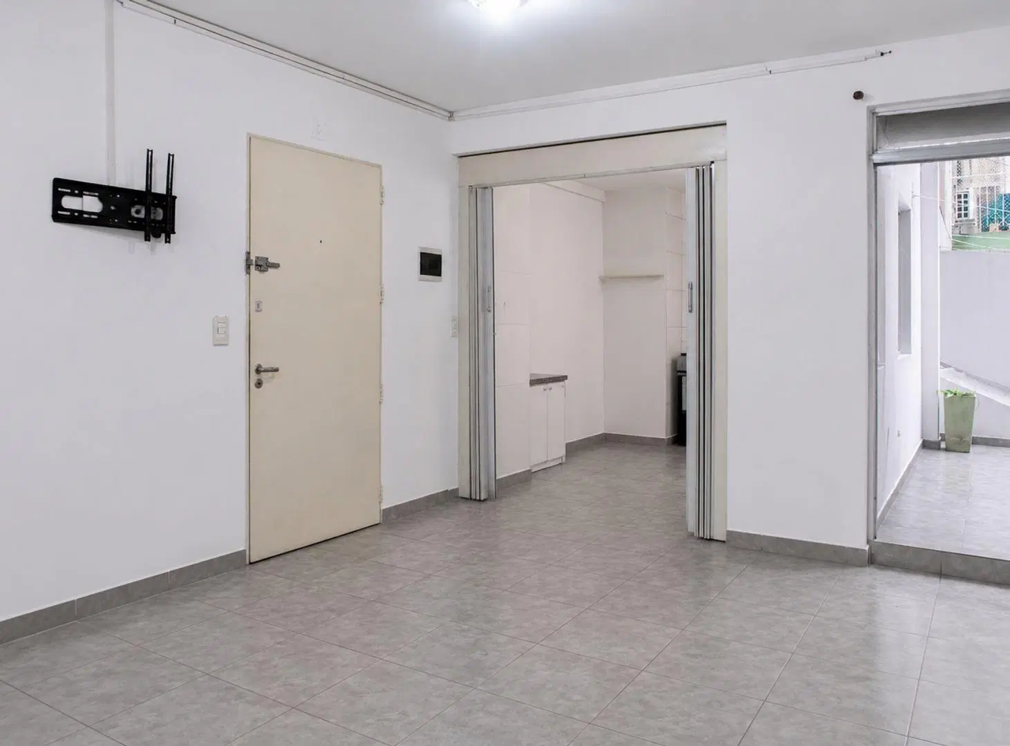 Venta Monoambiente con Patio en Parque Chas 5