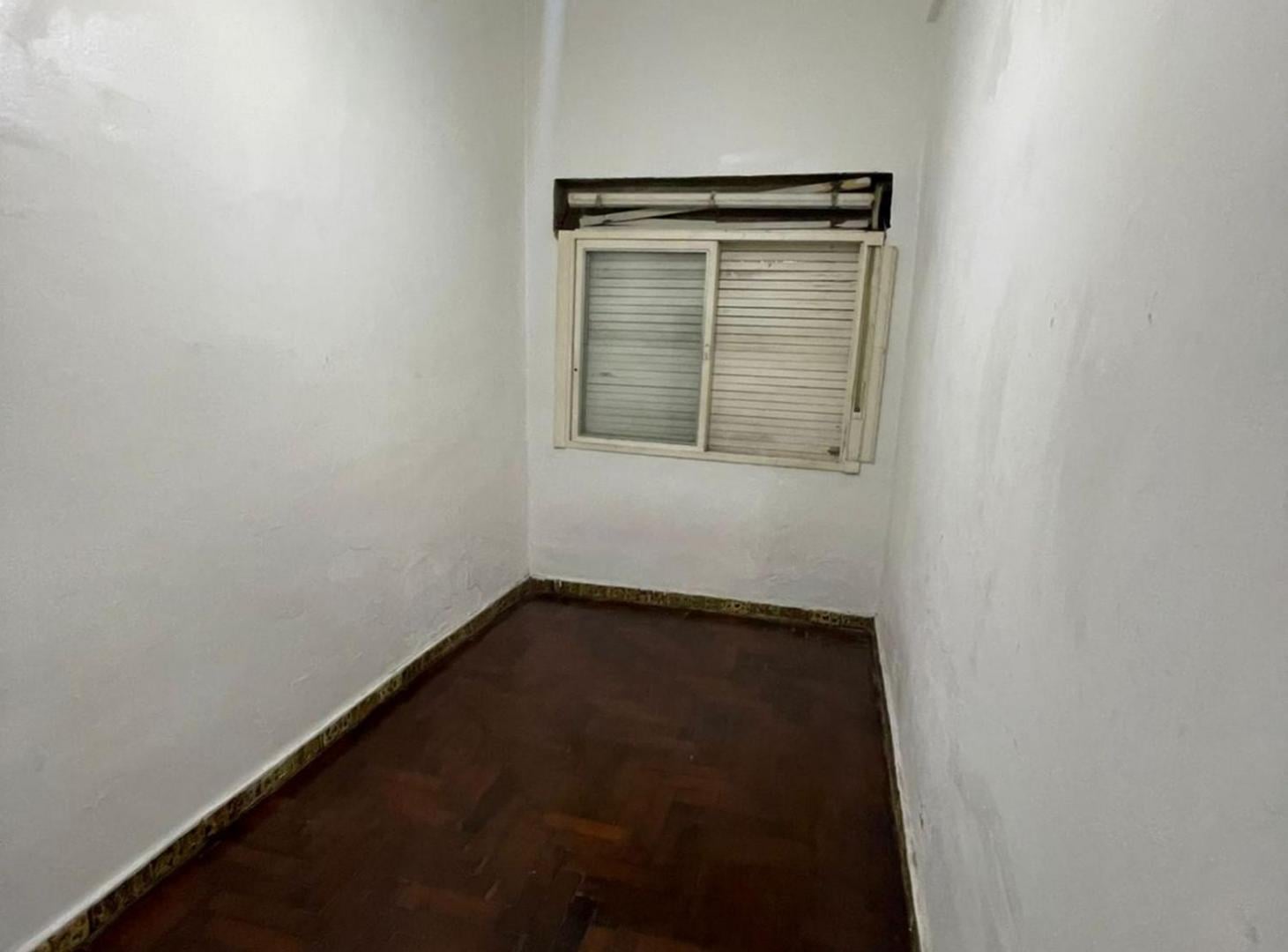Foto de VENTA PH 4 AMB AL FRENTE A REFACCIONAR V URQUIZA, imagen 3