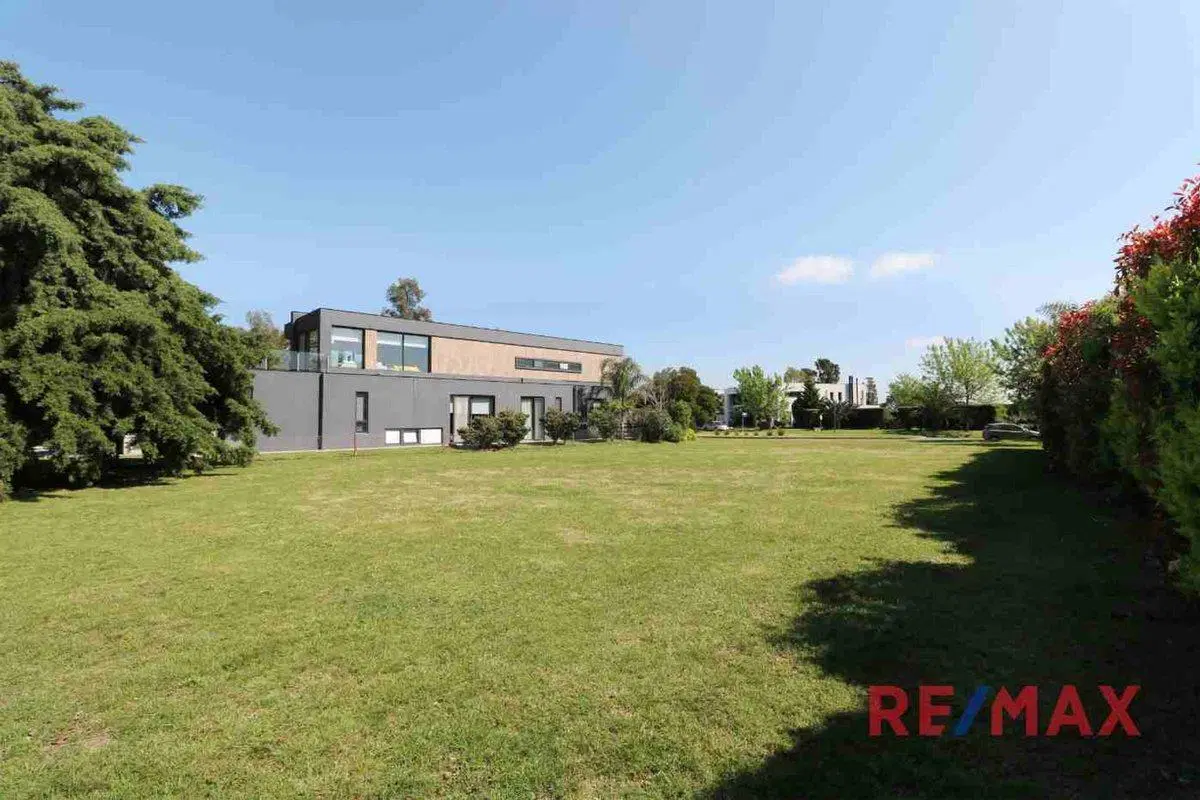 Venta Lote Terralagos, barrio House fondo a lago. 3