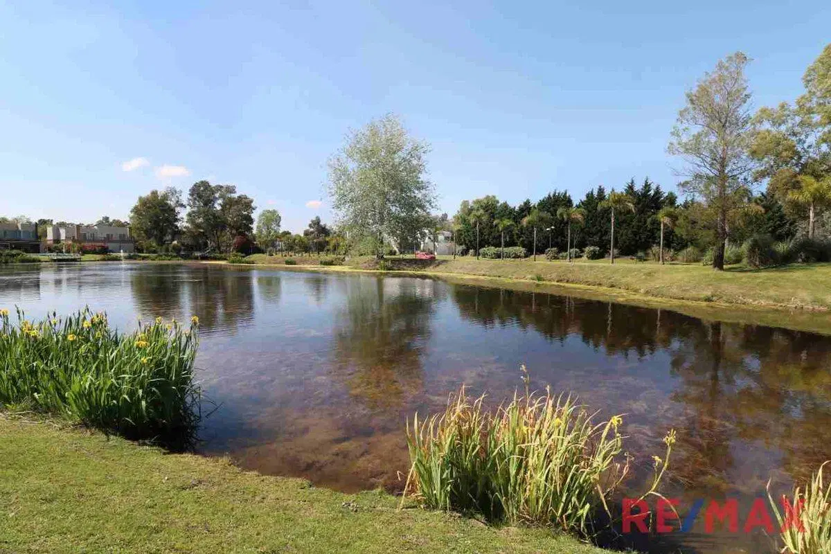 Venta Lote Terralagos, barrio House fondo a lago. 5