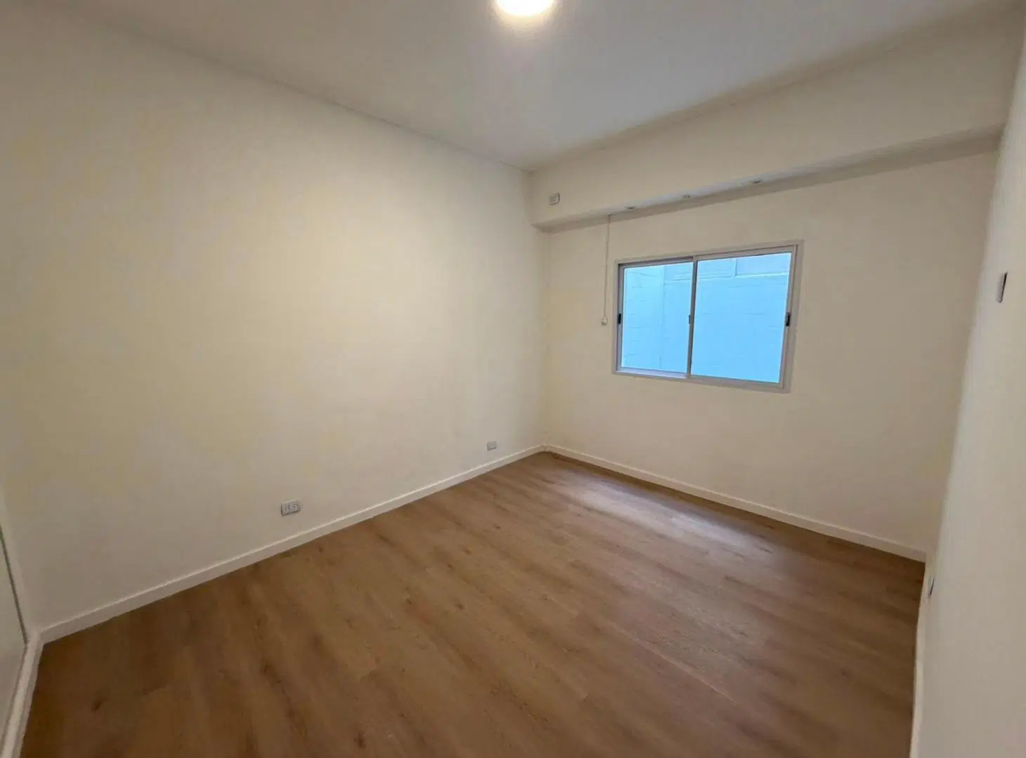 Depto 4 Amb en Venta con 2 Patios en Balvanera 5