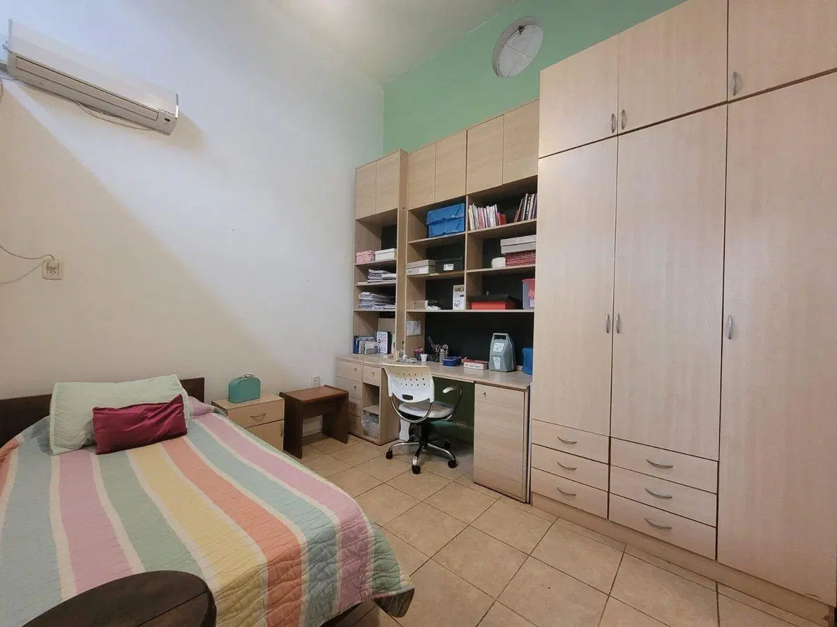 CASA EN VENTA TRES DORMITORIOS EN TEMPERLEY 8