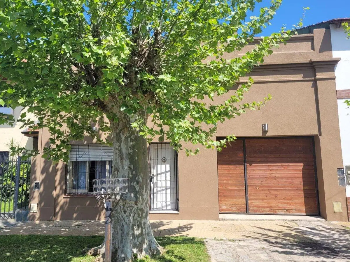 CASA EN VENTA TRES DORMITORIOS EN TEMPERLEY 3