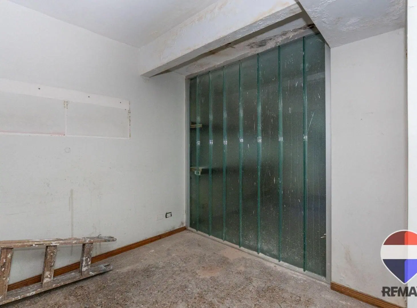 VENTA LOCAL EN FLORES 4