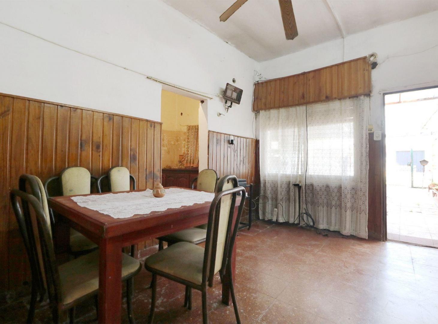 Foto de VENTA CASA LOTE PROPIO C/LOCAL, PILETA/ MORENO, imagen 1