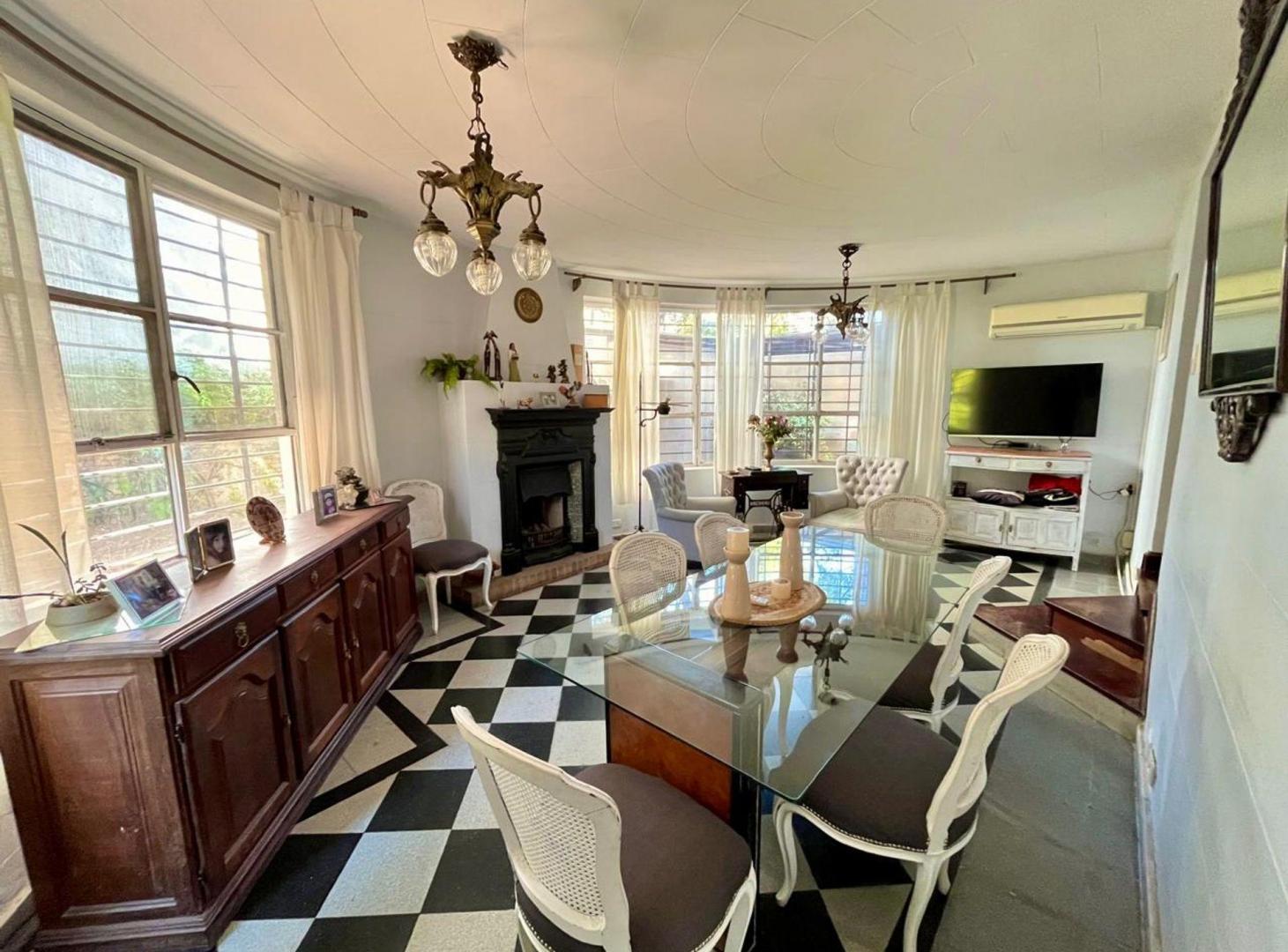 Foto de VENTA CASA 6 AMB EN VTE LOPEZ C/PILETA, imagen 3