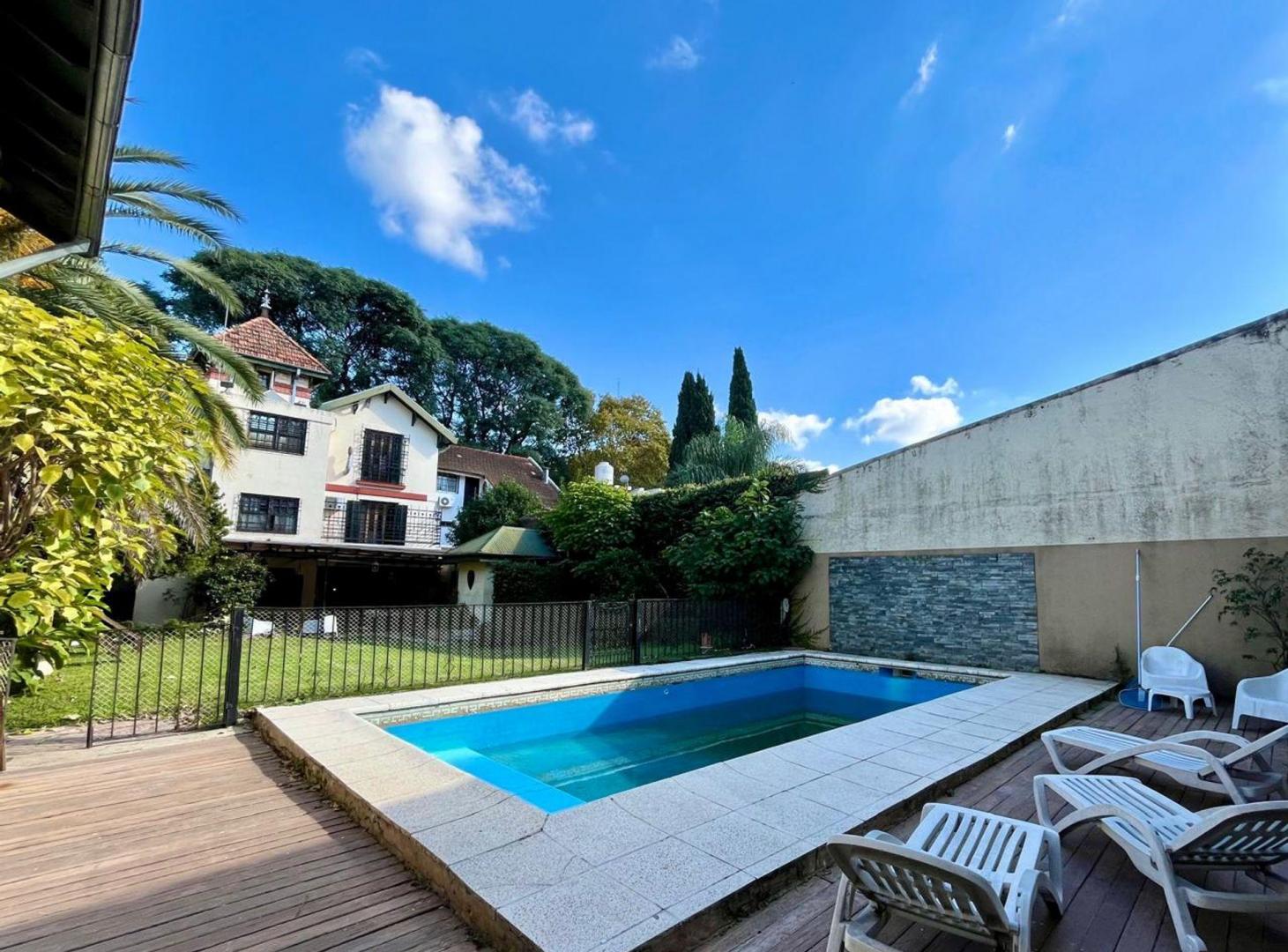 Foto de VENTA CASA 6 AMB EN VTE LOPEZ C/PILETA, imagen 4