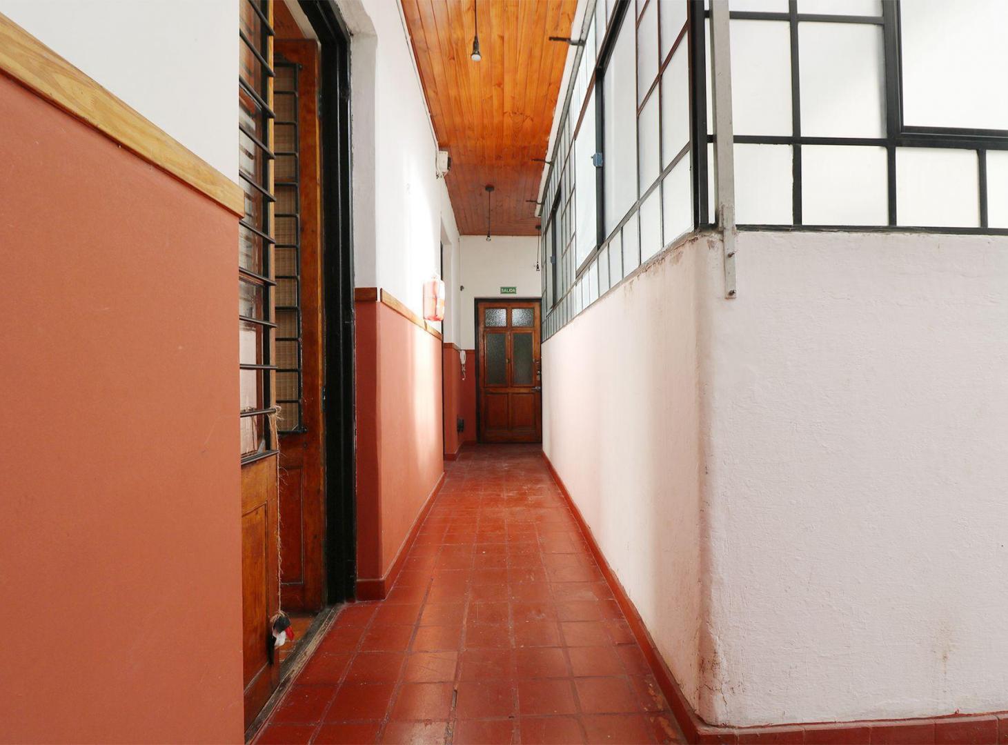 Foto de VENTA PH-SAN TELMO -A RECICLAR - APTO- Cto.-PROF., imagen 1
