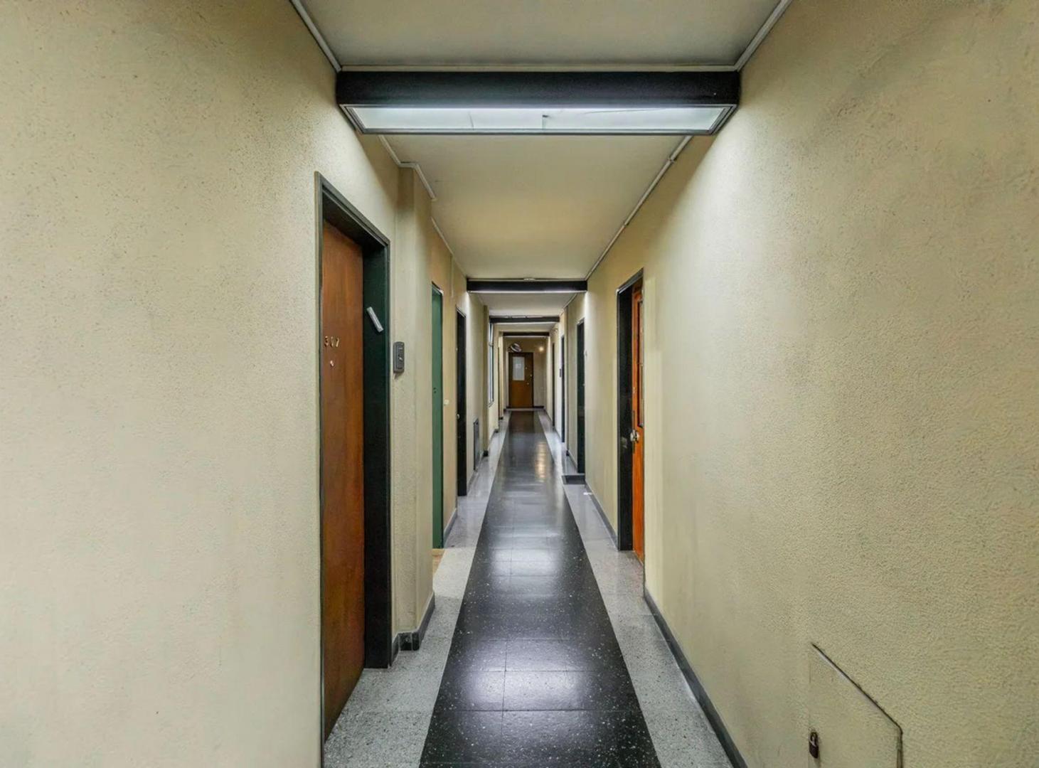 Foto de VENTA DE OFICINA EN ZONA CENTRICA, imagen 2