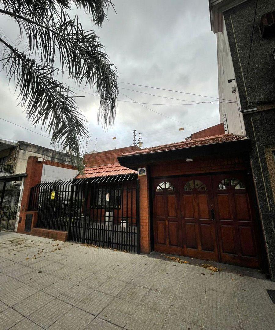 Foto de VENTA CASA LUGANO 4 AMB LOTE PROPIO 8,66 X 37 MTS, imagen 2