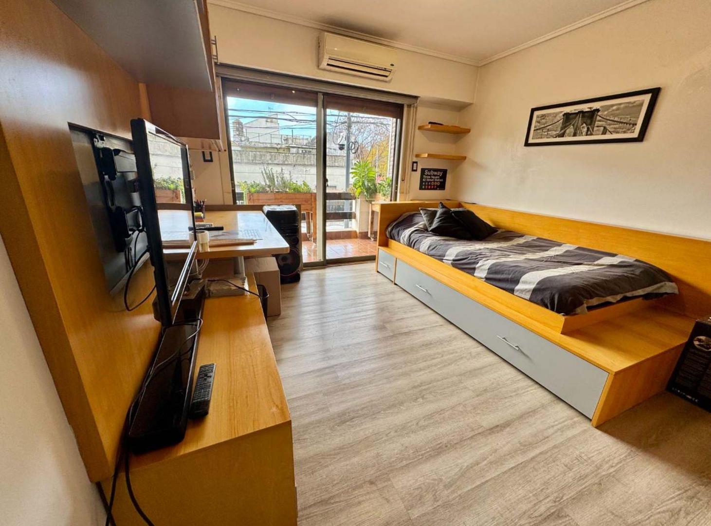 Foto de Venta Casa Coghlan 5 amb Pileta Parrilla 2 Coch., imagen 1