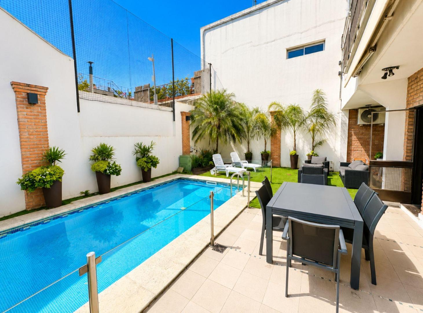 Foto de Venta Casa Coghlan 5 amb Pileta Parrilla 2 Coch., imagen 2