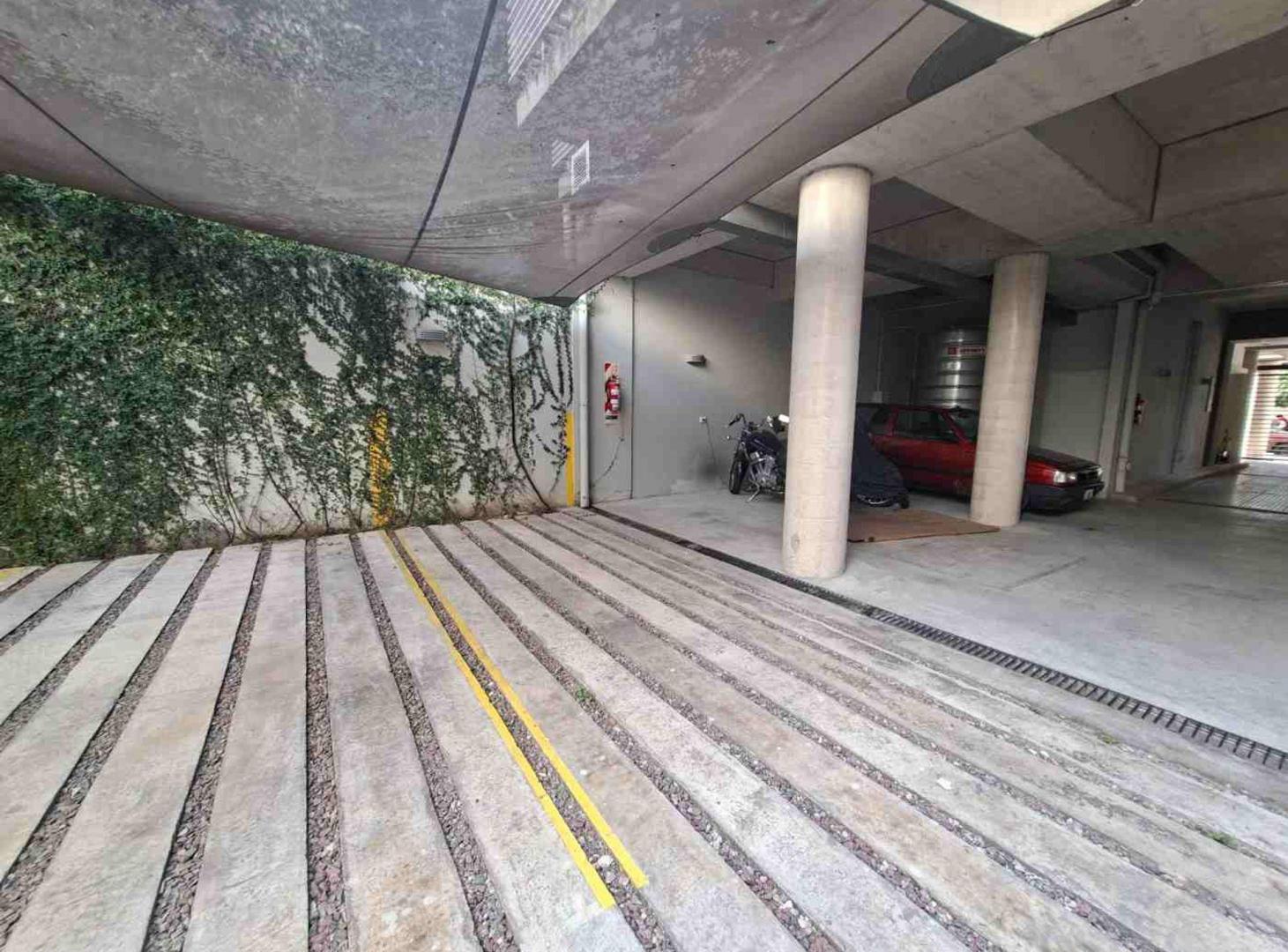 Foto de VENTA COCHERA PLANTA BAJA PORTON ELECTRICO ALMAGRO, imagen 1