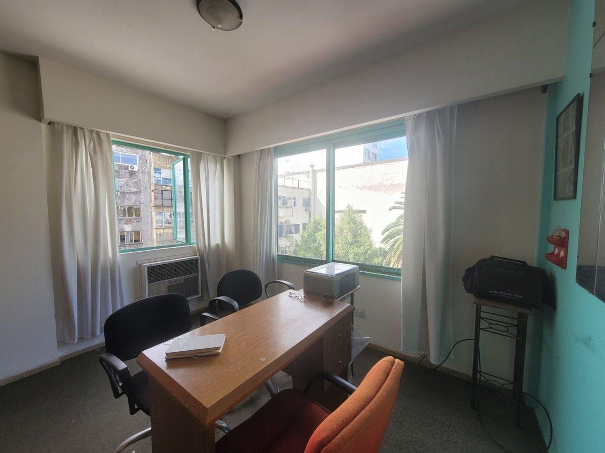 Foto de VENTA OFICINA CONTRAFRENTE MUY LUMINOSA MONSERRAT, imagen 1