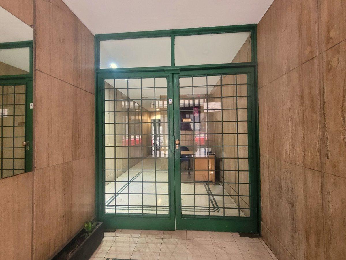 Foto de VENTA OFICINA CONTRAFRENTE MUY LUMINOSA MONSERRAT, imagen 2