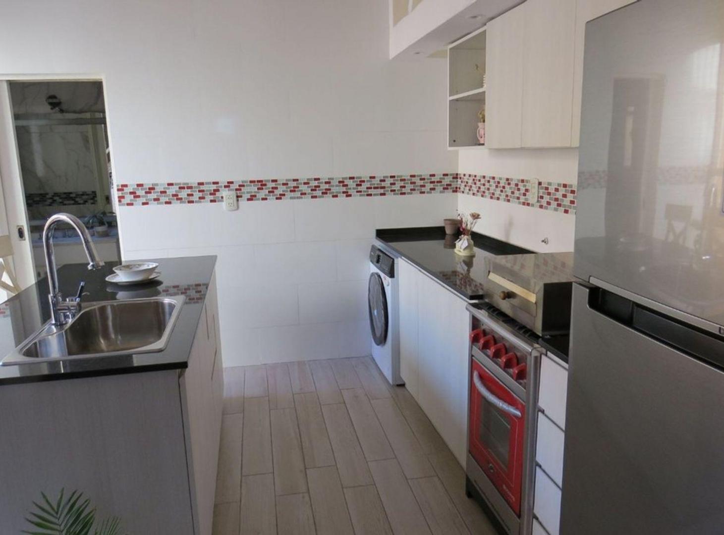 Foto de PH 4 ambientes venta Lanús Este con quincho, imagen 3