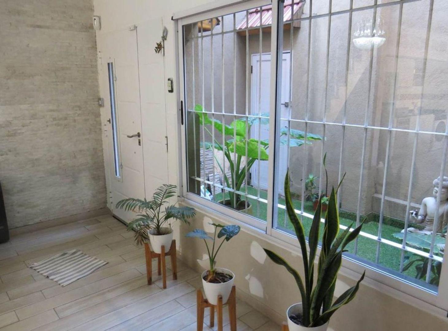 Foto de PH 4 ambientes venta Lanús Este con quincho, imagen 1