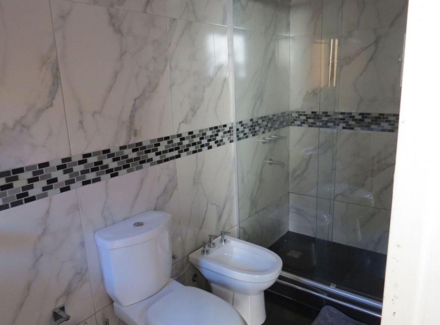 Foto de PH 4 ambientes venta Lanús Este con quincho, imagen 4