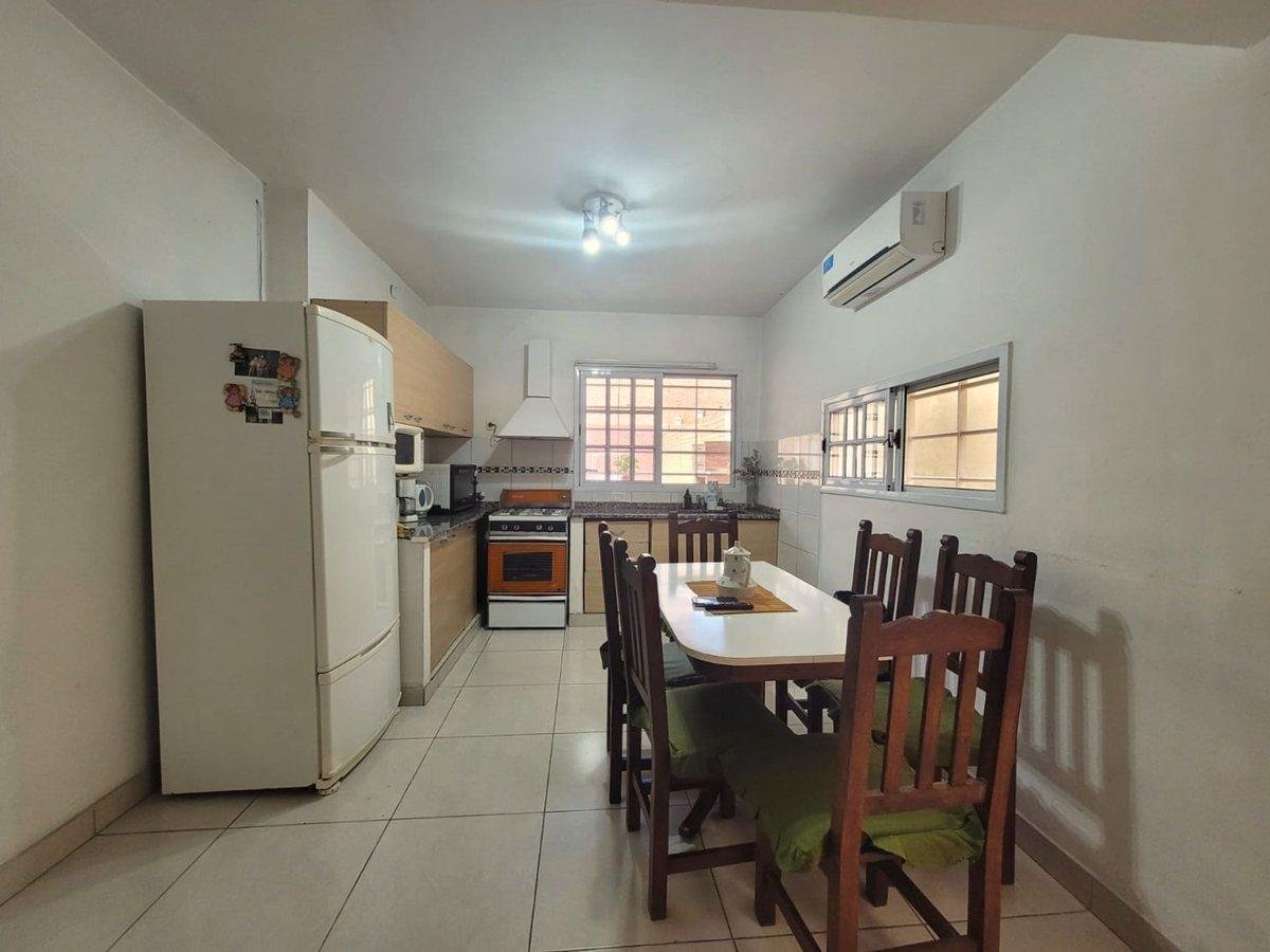 Foto de CASA EN VENTA TRES DORMITORIOS EN TEMPERLEY, imagen 3