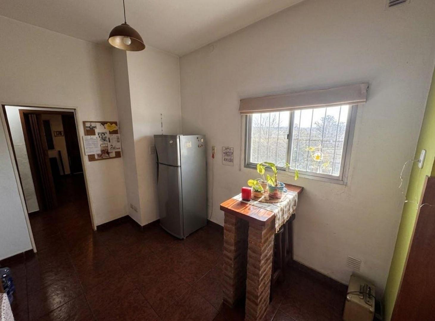 Foto de VENTA CASA 3 AMBIENTES EN BURZACO CON JARDIN, imagen 2