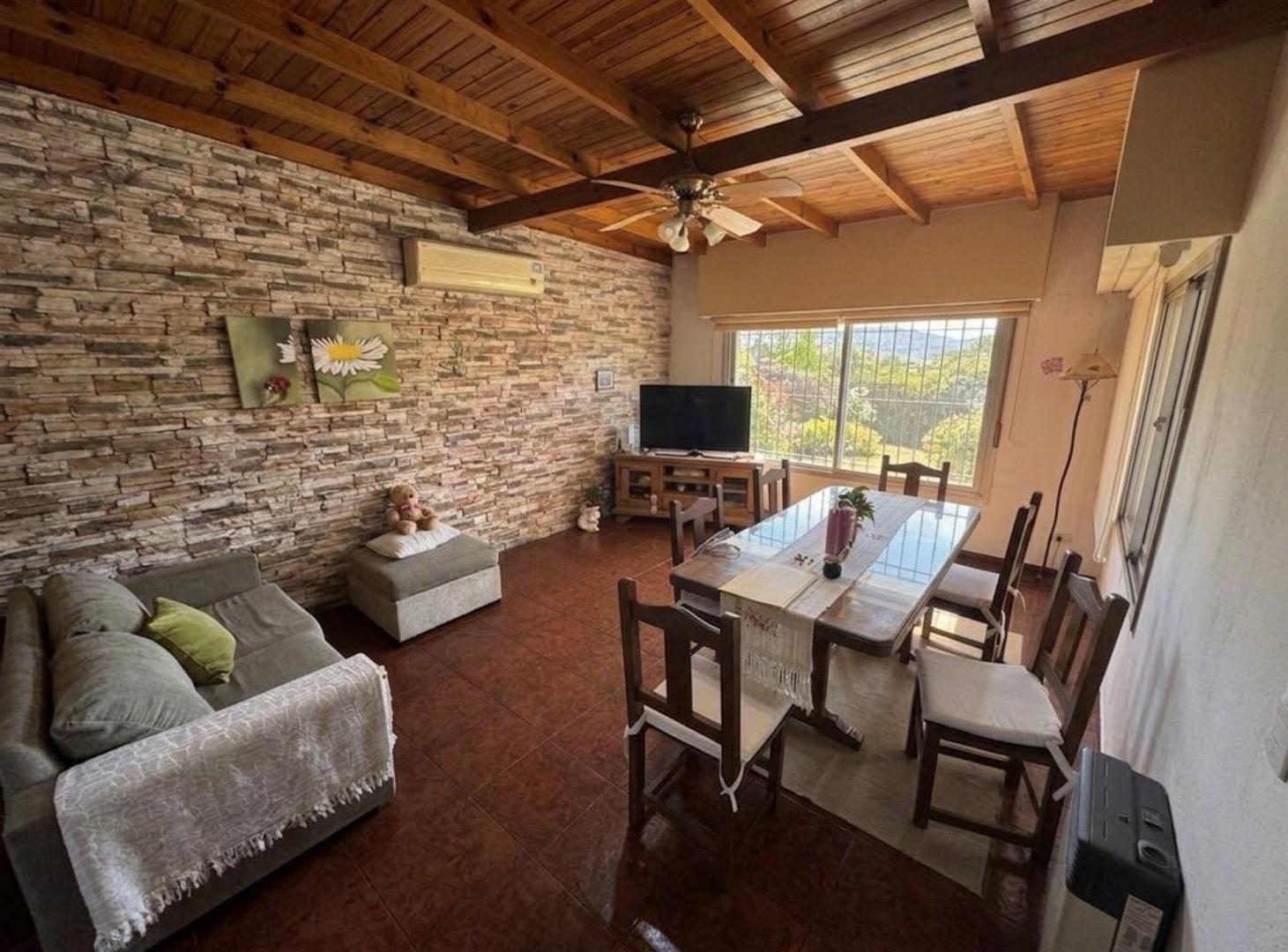 Foto de VENTA CASA 3 AMBIENTES EN BURZACO CON JARDIN, imagen 3