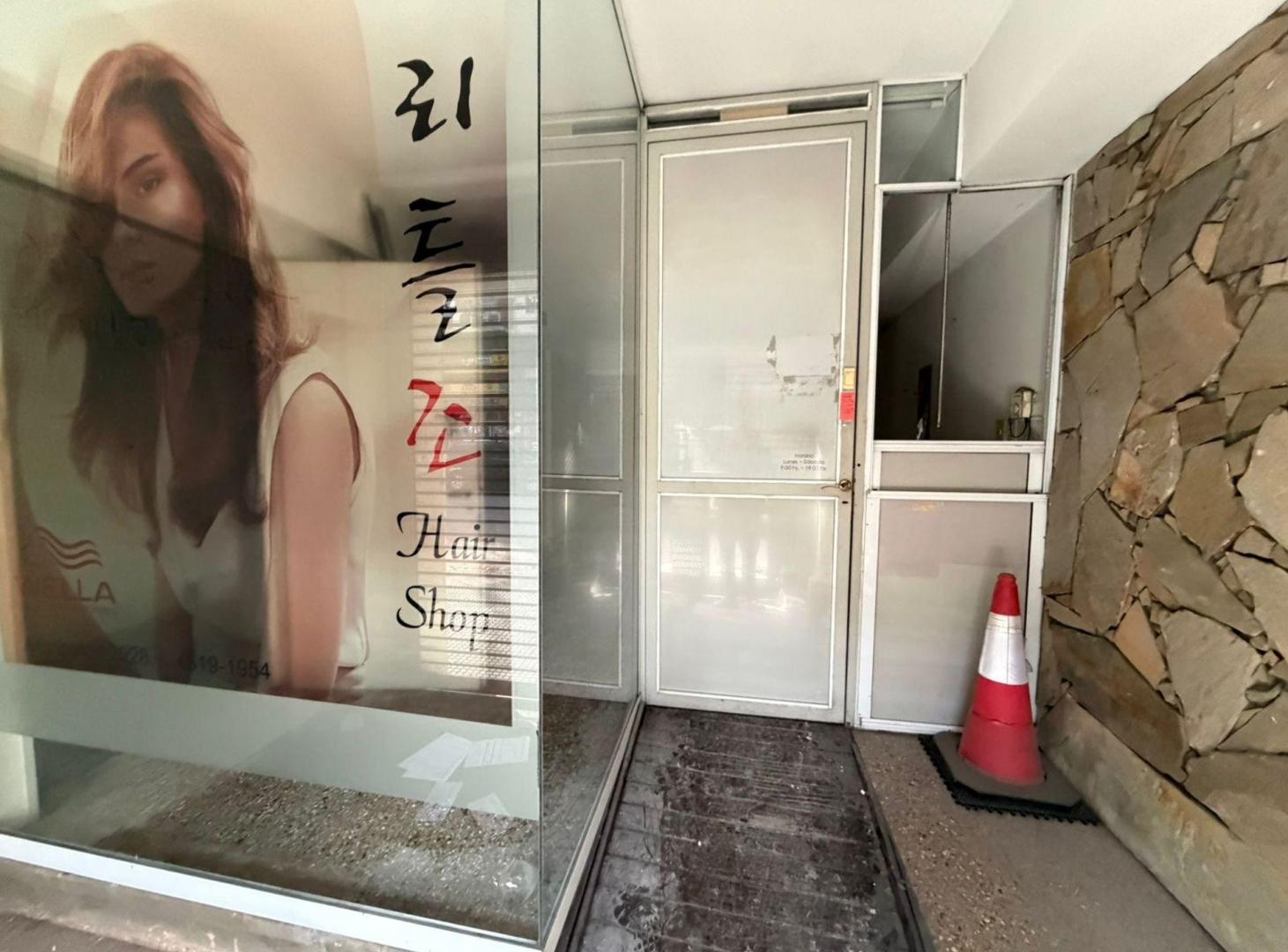 Foto de VENTA LOCAL EN FLORES, imagen 2