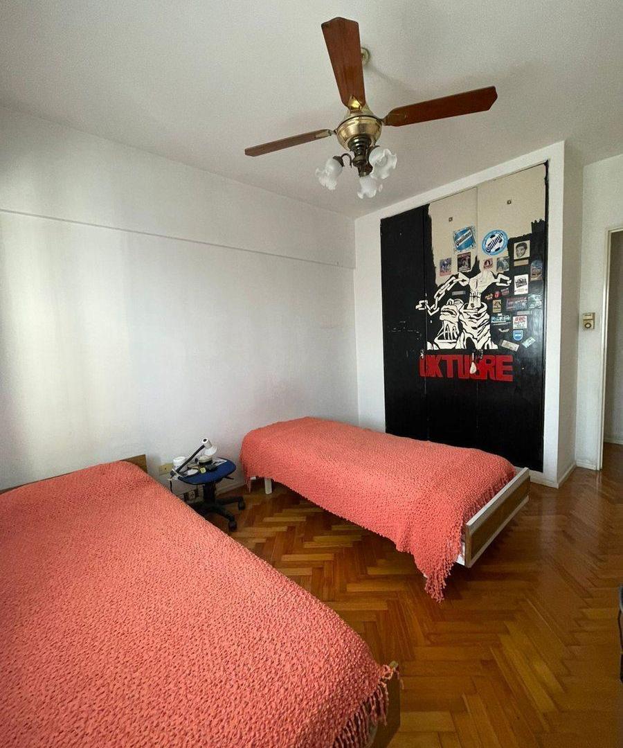 Foto de VENTA 3 AMB C/ BALCON Y COCHERA, MONTE CASTRO!, imagen 4