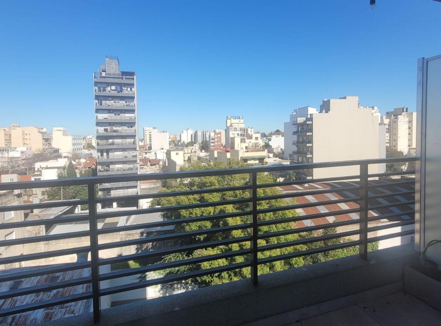 Foto de Alquiler monoambiente, balcon y luz, Monte Castro, imagen 1