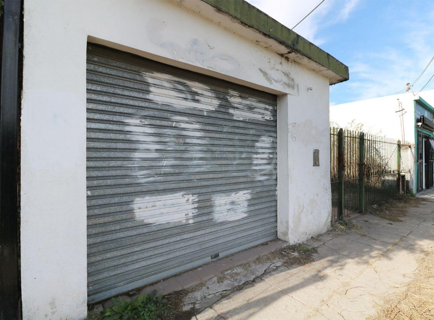 Foto de VENTA CASA LOTE PROPIO C/LOCAL, PILETA/ MORENO, imagen 1