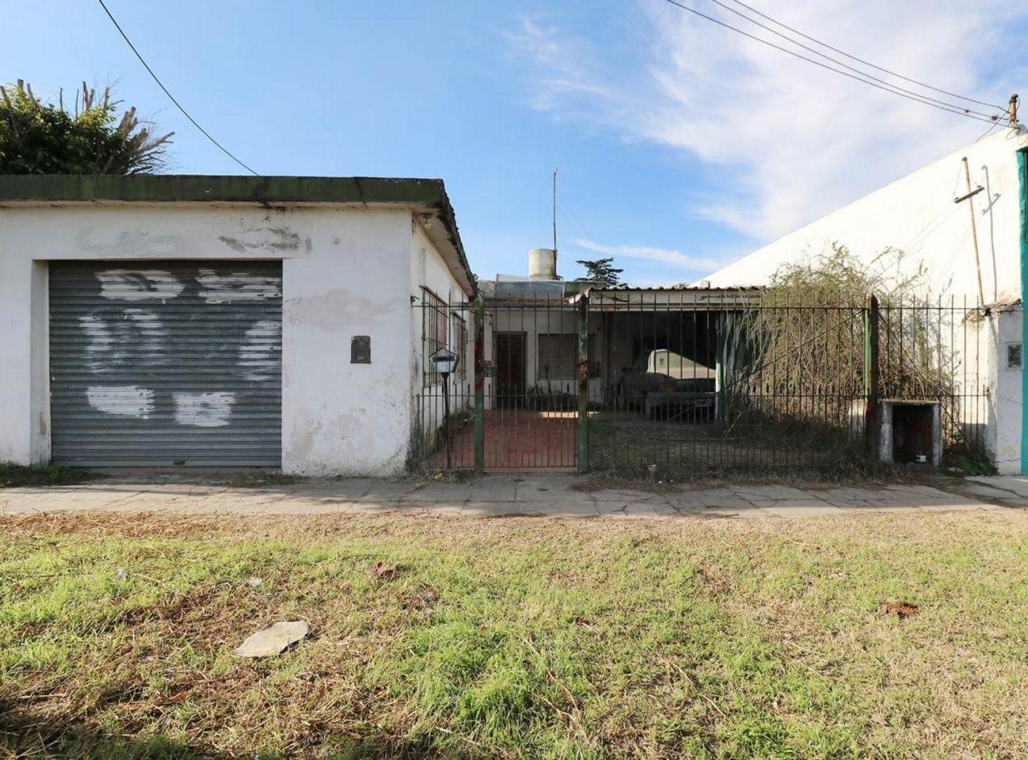 Foto de VENTA CASA LOTE PROPIO C/LOCAL, PILETA/ MORENO, imagen 2