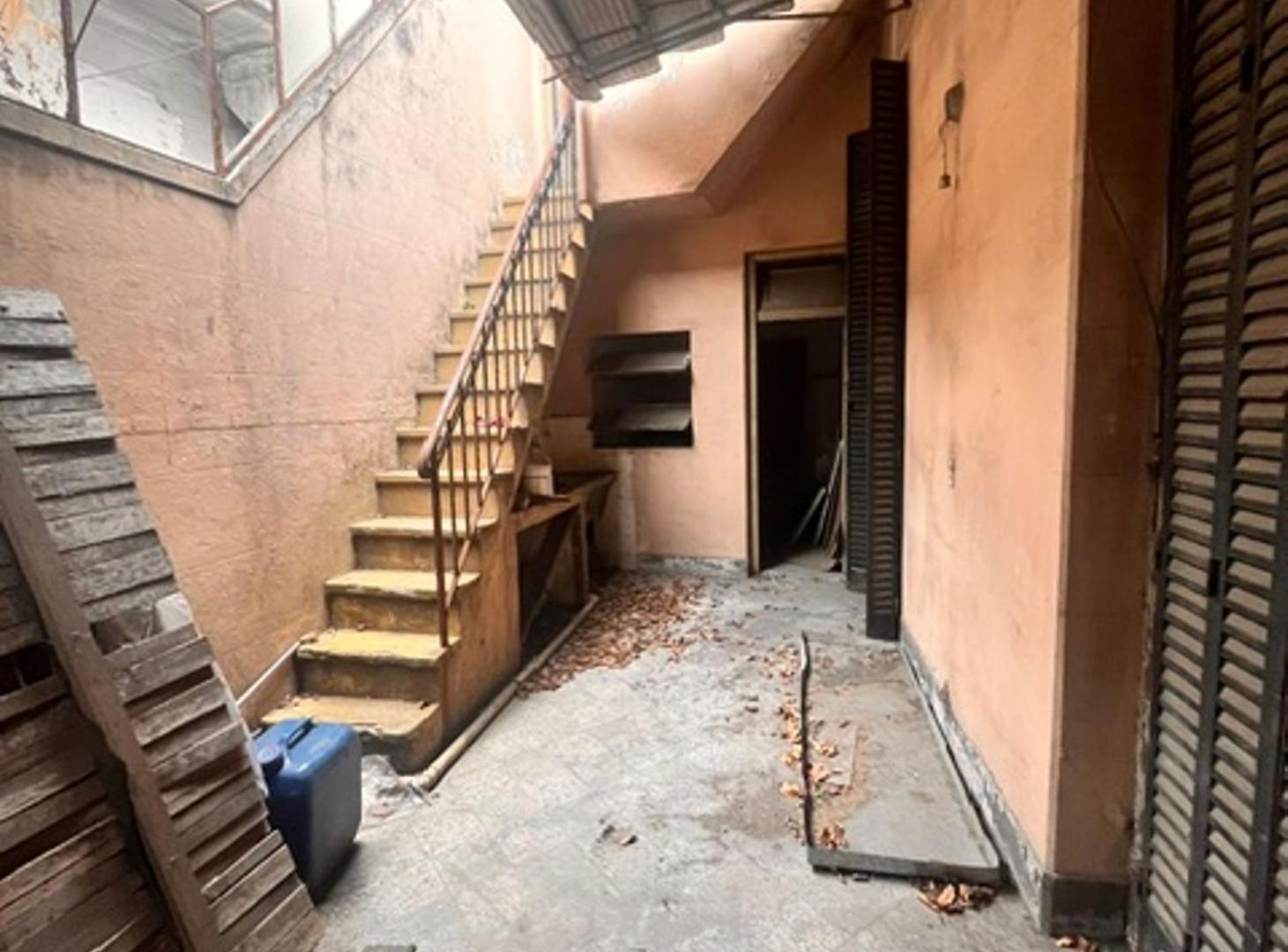 Foto de VENTA FLORES-OPORT. A REFACIONAR-2 CASAS-LOCALES, imagen 3