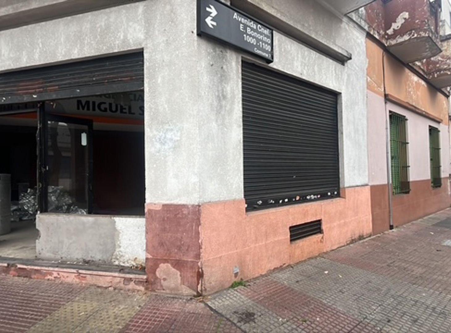 Foto de VENTA FLORES-OPORT. A REFACIONAR-2 CASAS-LOCALES, imagen 2